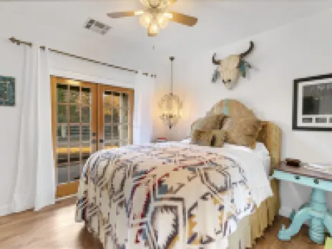 A "Willie" Nice House, with a Willie Nice View! 509 East Avenue, Marble Falls Hoteles en Marble Falls