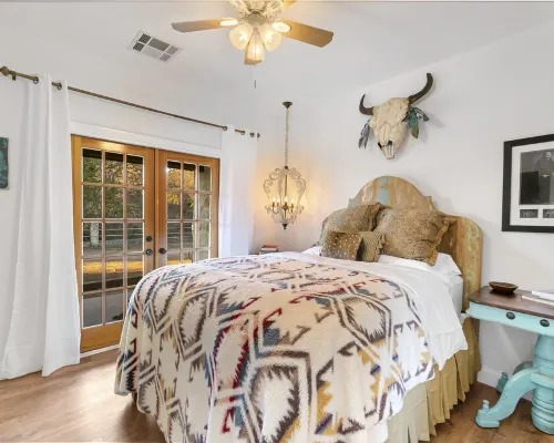 A "Willie" Nice House, with a Willie Nice View! 509 East Avenue, Marble Falls Hotels in Marble Falls
