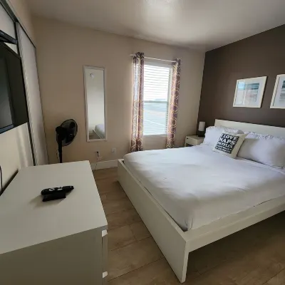 ★Strip views w/amenities! Pool, fitness center, W/D in-unit & FREE parking!★