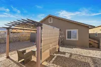 Cozy Farm House Home Located Near Main Freeways SUPER HOST on other platforms