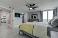 Enjoy beautiful sunsets from the top floor in this 2 bed,  2 bath condo!