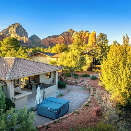 Carefree on the Rocks  - West Sedona location with a hot tub.