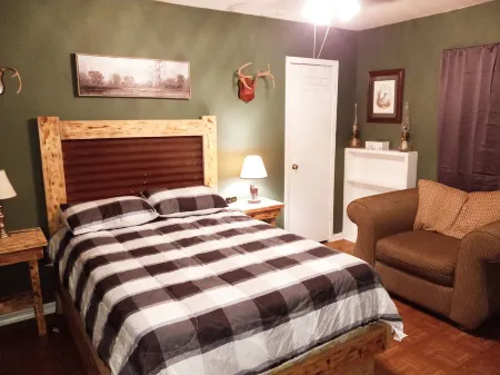 The Franklin Ranch Hunter's Cabin - 35 Minutes from Texas A&M football! Отели в г. Робертсон