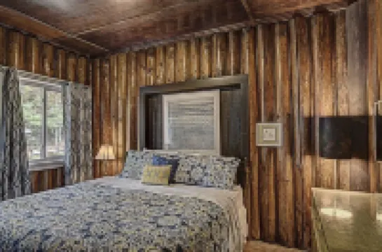 Big! 5 Bdrm- 3BA Log House, Big St Germain Lake, Sleeps 10, Outside Bar, Beach