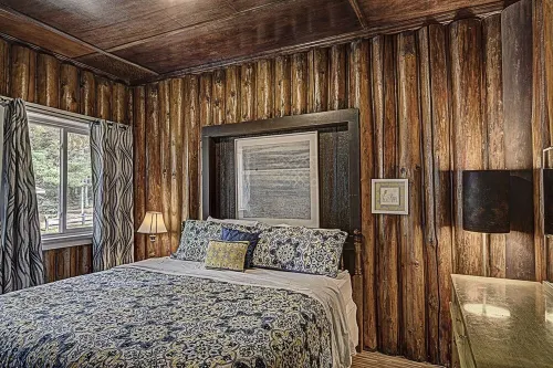 Big! 5 Bdrm- 3BA Log House, Big St Germain Lake, Sleeps 10, Outside Bar, Beach