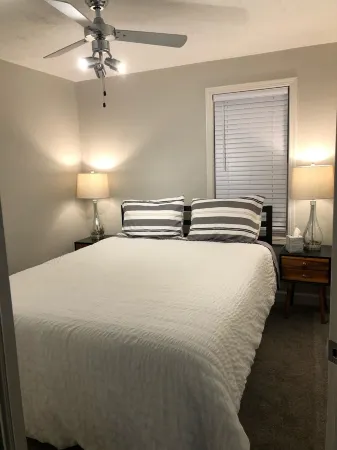 Skots Villa Upper East. Centrally Located Near Sanford Medical Center & Midco. Отели рядом с достопримечательностью «Университет Су-Фолс»