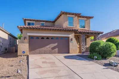 Elegant desert getaway. 4 bedroom 2.5 bath. Sleeps 8. Heated pool. Outdoor BBQ.