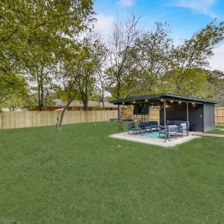 5BR/3BA walking distance to UNT with covered patio