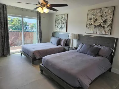 Exquisite 2 Bedroom 2 Bath Steps to the Beach!!
