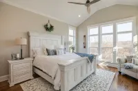 Gated Private Estate With Pool, Hilltop Views, and Game Room on 8 acres Hotel a Thompson's Station