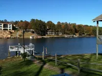'The Captain's Cottage' on Lake Hamilton Hotels in Lake Hamilton