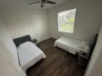 Beautiful and spacious 4BR house in Port St. Lucie, FL فنادق في St. Lucie County