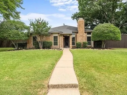 Cozy 4 BR home with a private backyard and pool Hotels in Coppell
