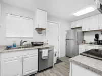 Remodeled 3 bedroom/ 2 story with AC Hotels in Olympia