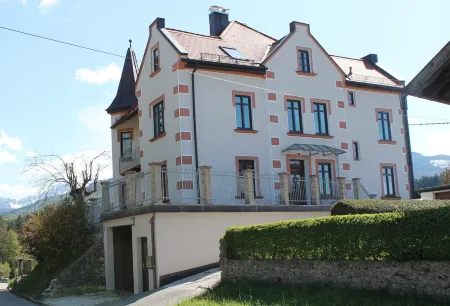 Exclusive vacation apartment in Art Nouveau villa 1903 Air-conditioned from March 2025!