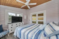 Finlandia: 3BR Avon cottage. Dog-friendly - steps from pristine beach!