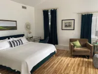 Spacious guesthouse located in the heart of Weatherford. Hotels near Koa