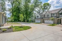 Charming 3 Bedroom close to Downtown Murfreesboro Walgreens附近的飯店