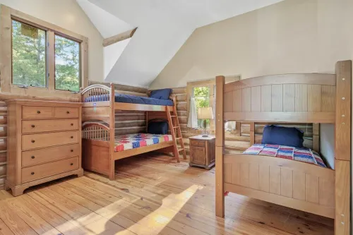 Spacious Log Cabin with Amazing Lake Views! Only Minutes from Loz Attractions.