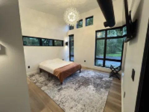 Modern House at Easy Street on the River- Large sports field and River Access!