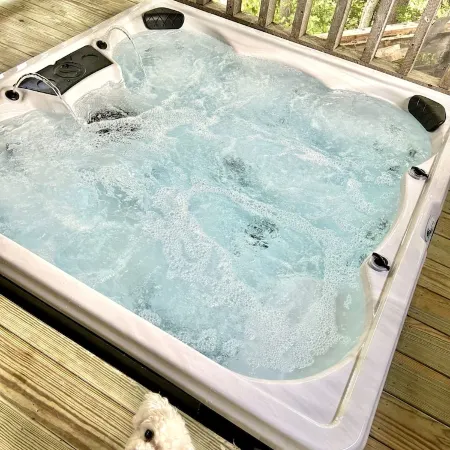 Comfort Elevated • Hot Tub • King Suite • Direct Trail Access • in Town • WiFi
