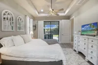 Amazing Outdoor kitchen & Private Screened In Pool