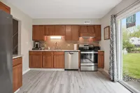 EASTON TOWNE CENTER 4 bed, 2 full bath home w/  big yard