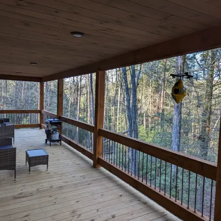 Romantic Cabin for 2, Hot Tub, wifi 10min from BR, hiking and waterfalls near
