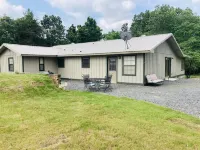 Large house on the lake sleeps 16! - Chalets