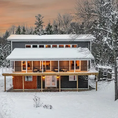Renovated 4-bedroom House with Outdoor Space & Private Hot Tub