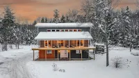 Renovated 4-bedroom House with Outdoor Space & Private Hot Tub - 3-Star
