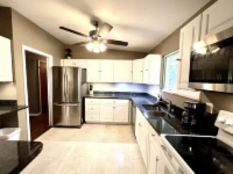 Cozy 3-Bedroom 1 Mile to Downtown & Michigan Stadium w/ Free Parking