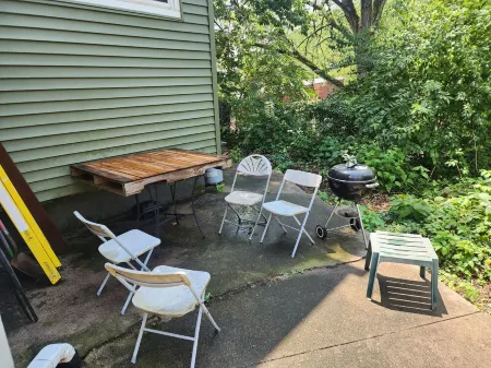 Large 2 bedroom near Downtown & University