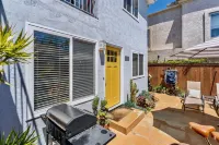 Beach House one block from Mission Bay w/AC Hotels near Mission Beach