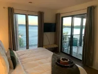 Lakeside Boho Bungalow on Table Rock Lake のホテル