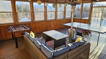 Spacious 5 BR w/Mountaintop Views-2 Min to Hunter