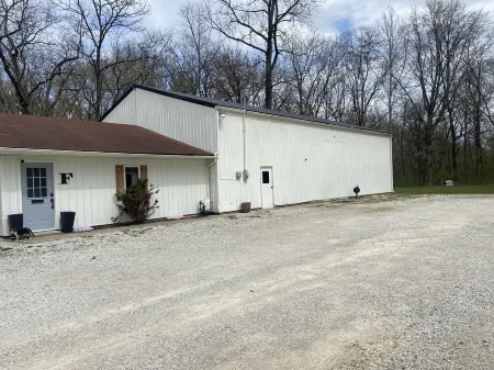 Couples' Hideaway - Relaxing barndominium with hammock, firepit, & covered patio