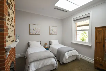 Beautifully renovated country cottage located near Mclaren Vale's best wineries