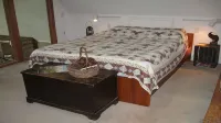 Siesta River Cabin,  Riverfront, fabulous views G.W. Forest, hottub, fireplace