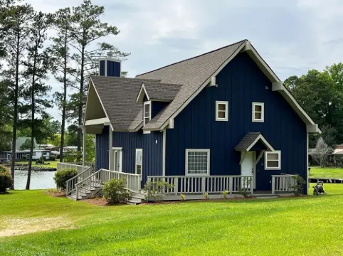 Centerport GetAway, Family size cabin. Near restaurants, golf and AU football