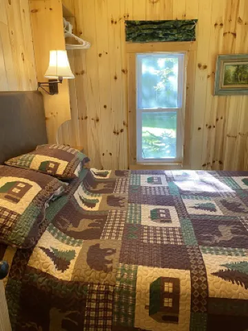 Escape to cozy, secluded lakefront cabin in the north woods