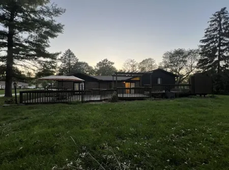 Tranquil Nature Retreat—Private, Quiet Neighborhood Near Dayton & Universities