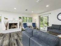 Palm View ~ Newly renovated quiet home close to UF!