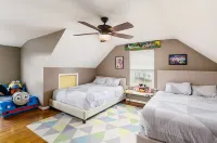 Bexley Family Friendly ★ King Bed ★ Staycation Hotels near South Hamilton Shopping Center
