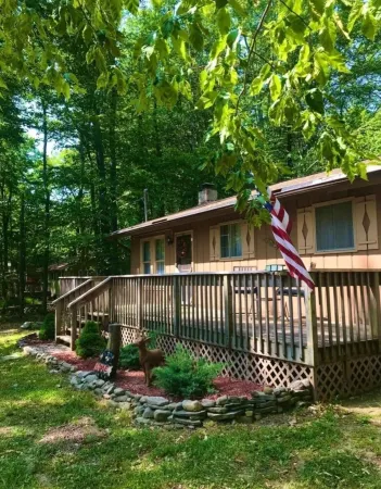 Cozy 3 Bedroom home waiting for memories to be made at Big Bass Lake!!