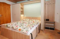 Holiday apartment Staffelberg with sauna and swimming pool Hotels in Hauzenberg