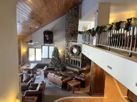 Top Floor Unit on the Corridor! Beautiful Alpine Views! 5 Min. Walk to WP Base!