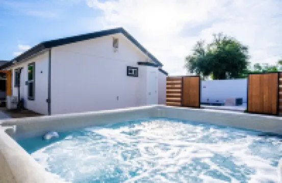 Casa del Sol: Chic Family Home with Heatable Private Pool & Guest House