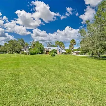 River Bank Hideaway, "Go With The Flow" RIVERFRONT 3 Acres- "Heated Pool/Spa"