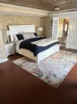 Two master suites in historic downtown